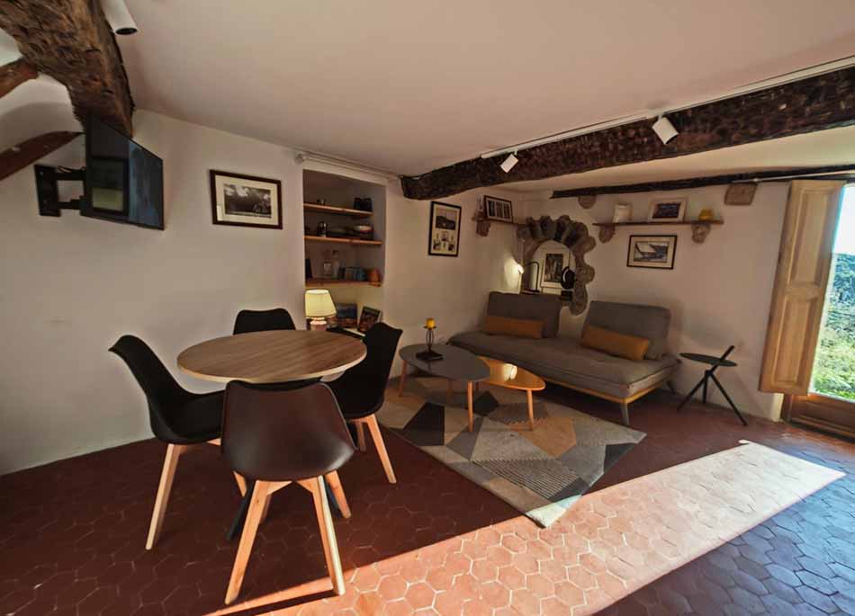 Maison de caractère à louer à Villecroze